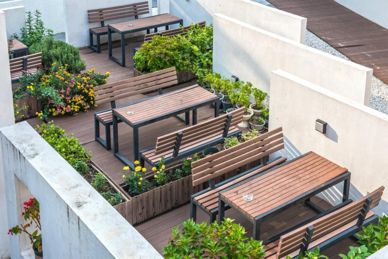 Hidden Garden International Youth Hostel -Near Oriental Pearl &Lujiazui -Garden Social Area -Bar -Cafe -Free Laundry Luggage Storage -24H Front Desk -English Service Shanghai Buitenkant foto