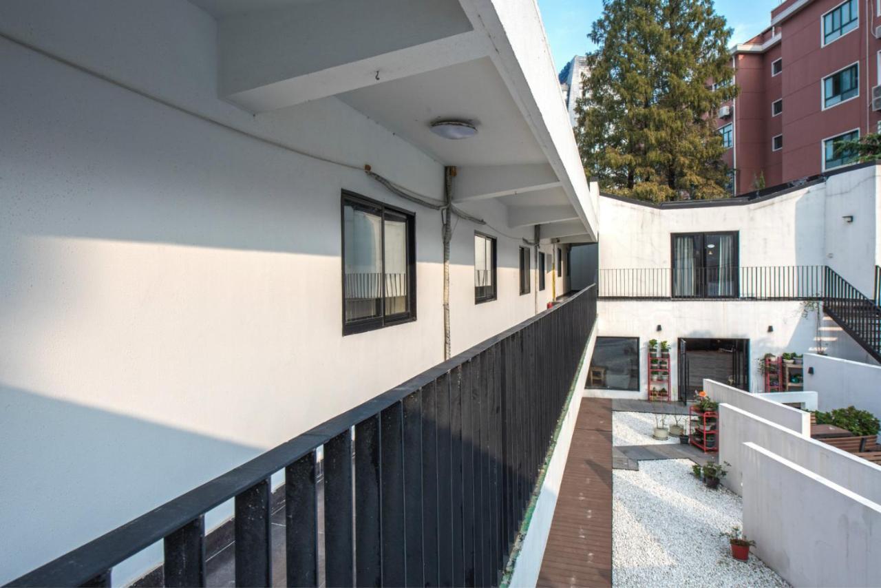 Hidden Garden International Youth Hostel -Near Oriental Pearl &Lujiazui -Garden Social Area -Bar -Cafe -Free Laundry Luggage Storage -24H Front Desk -English Service Shanghai Buitenkant foto
