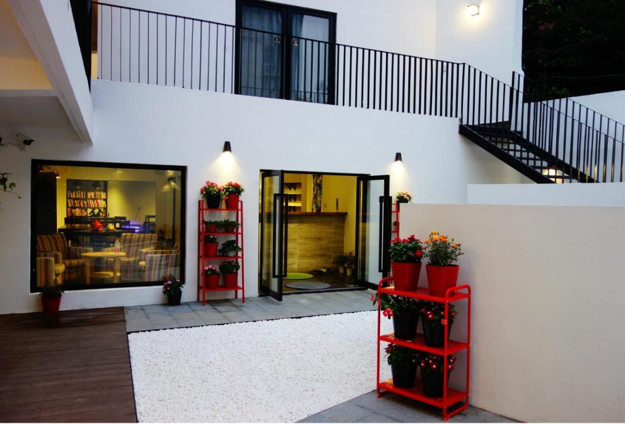 Hidden Garden International Youth Hostel -Near Oriental Pearl &Lujiazui -Garden Social Area -Bar -Cafe -Free Laundry Luggage Storage -24H Front Desk -English Service Shanghai Buitenkant foto